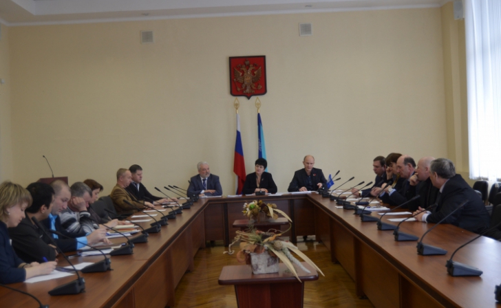 В Курске у общежития на улице Литовской «выросла» свалка В Курске у общежития на улице Литовской «выросла» свалка