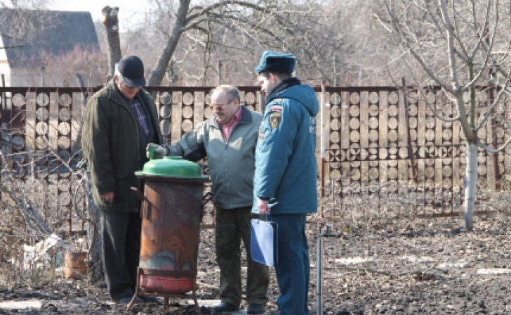 В Курске спасатели устроили рейд по дачам В Курске спасатели устроили рейд по дачам