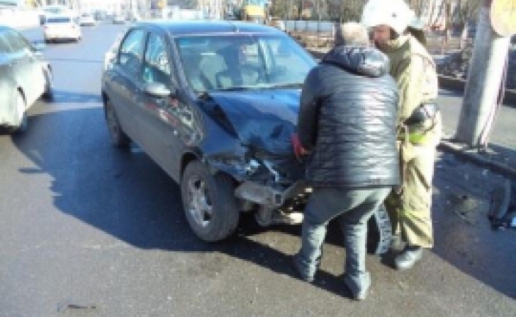 В Курске столкнулись «Hyundai Accent» и «Reno Logan»: есть постравшие В Курске столкнулись «Hyundai Accent» и «Reno Logan»: есть постравшие