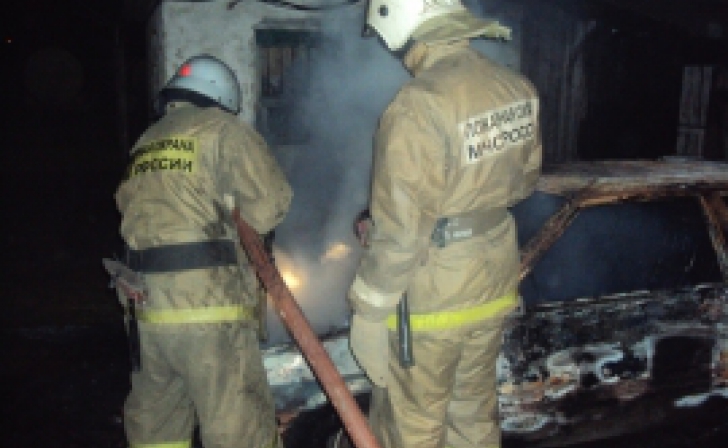 Под Курском сгорела вазовская «восьмерка» Под Курском сгорела вазовская «восьмерка»
