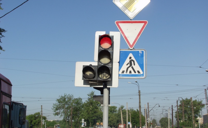 В Курске на роковом перекрестке в ДТП пострадали пять человек В Курске на роковом перекрестке в ДТП пострадали пять человек