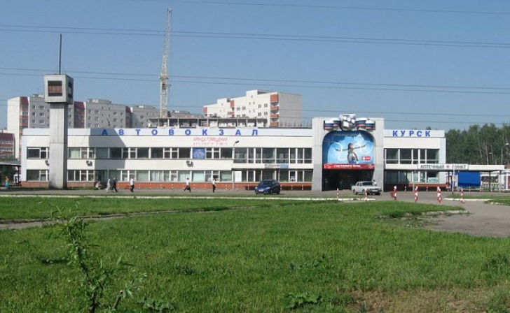 Парковку перед Курским автовокзалом хотят сделать платной Парковку перед Курским автовокзалом хотят сделать платной