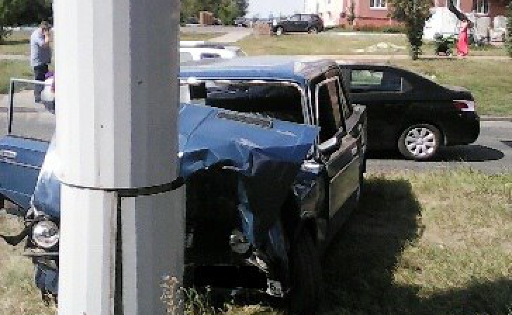 В Курске на Клыкова столкнулись два авто В Курске на Клыкова столкнулись два авто