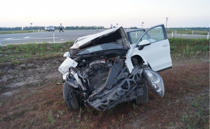 В Курской области трактор «поборонил» Porsche Cayenne В Курской области трактор «поборонил» Porsche Cayenne