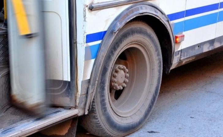 В Курске из автобуса выпала пенсионерка В Курске из автобуса выпала пенсионерка
