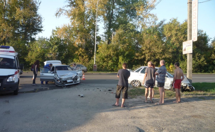 В Курске иномарка сбила женщину-пешехода В Курске иномарка сбила женщину-пешехода