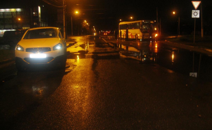 Курянка не пропустила автобус и спровоцировала ДТП Курянка не пропустила автобус и спровоцировала ДТП