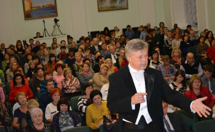 В Курске русский камерный оркестр открыл 14 концертный сезон В Курске русский камерный оркестр открыл 14 концертный сезон
