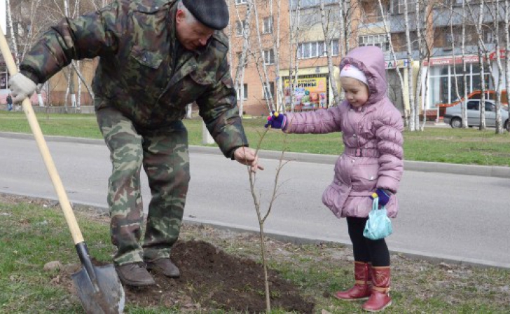 Куряне убрали городские улицы и высадили 180 деревьев Куряне убрали городские улицы и высадили 180 деревьев