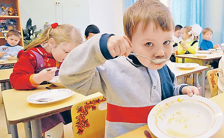 В Курской области в детсаду малышей кормили из «мусорки» В Курской области в детсаду малышей кормили из «мусорки»