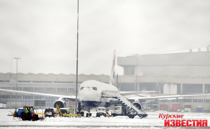 Курский аэропорт работает несмотря на снегопад Курский аэропорт работает несмотря на снегопад