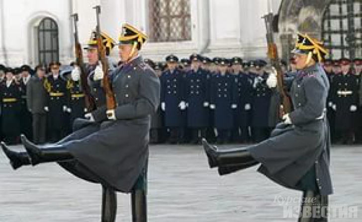 Курские студенты посетили Президентский полк Курские студенты посетили Президентский полк