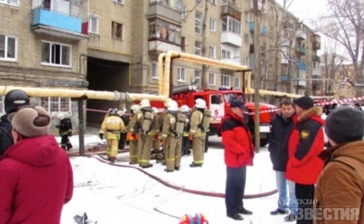 Курские спасатели в Саратове исследовали дом, в котором взорвался газ Курские спасатели в Саратове исследовали дом, в котором взорвался газ