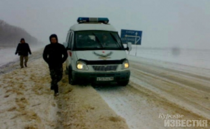 В Курской области на заснеженной трассе перевернулся автобус В Курской области на заснеженной трассе перевернулся автобус