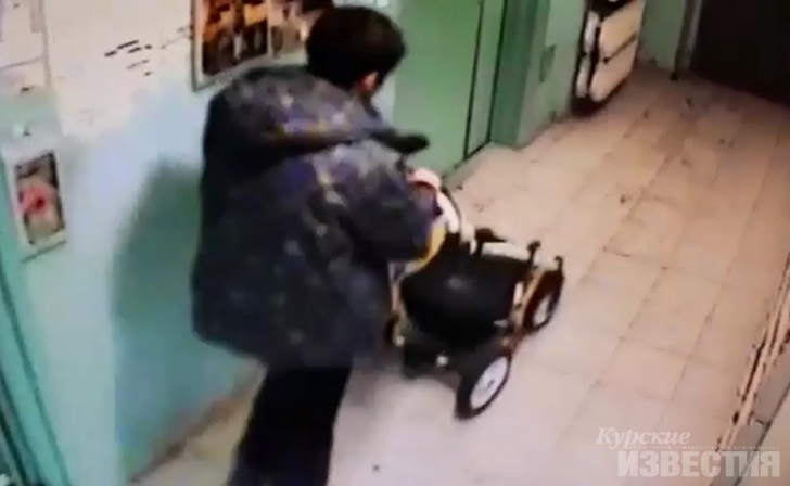 В Курске ищут похитителя детской коляски В Курске ищут похитителя детской коляски