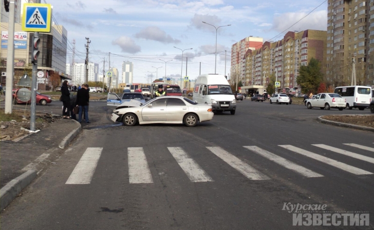 Курск. В ДТП на проспекте Вячеслава Клыкова пострадали двое Курск. В ДТП на проспекте Вячеслава Клыкова пострадали двое