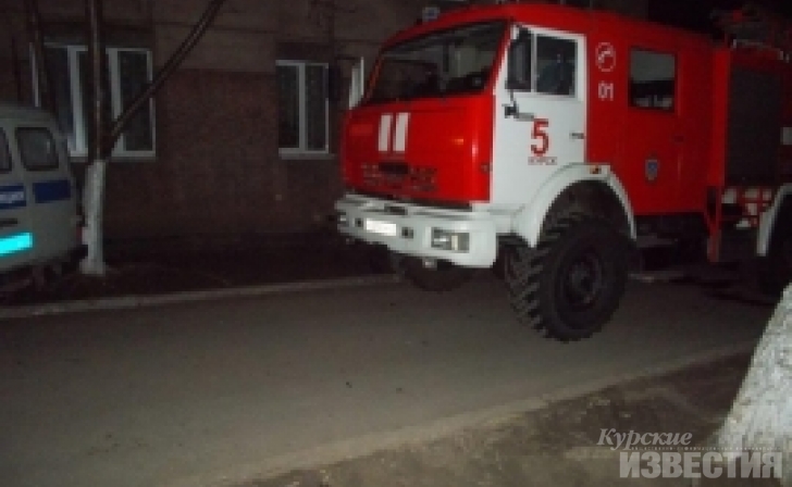 В Курске сгорел гараж вместе с автомобилем В Курске сгорел гараж вместе с автомобилем
