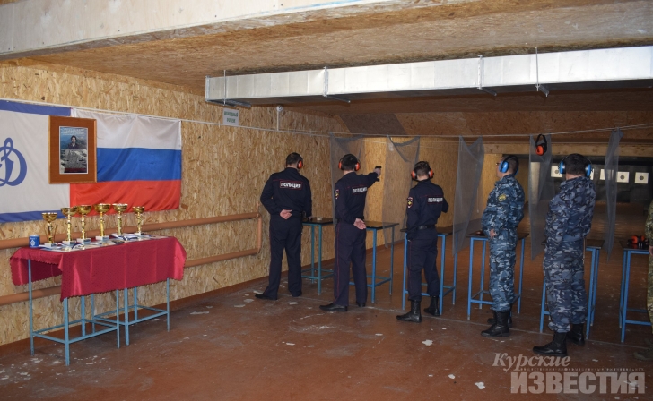 Курские силовики соревновались в стрельбе из табельного оружия Курские силовики соревновались в стрельбе из табельного оружия