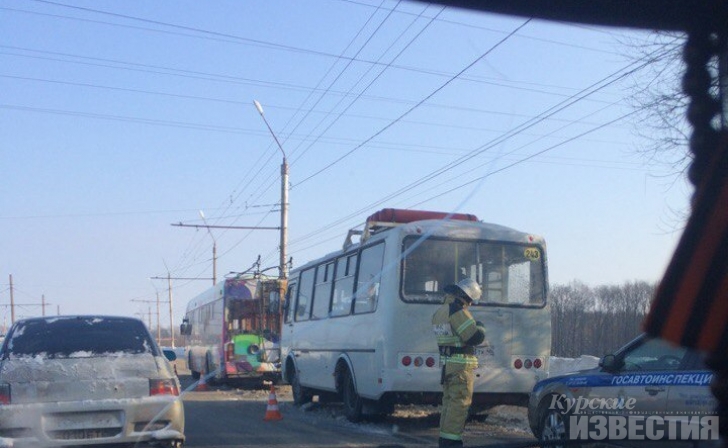 В Курске столкнулись ПАЗ и троллейбус, четверо пострадавших В Курске столкнулись ПАЗ и троллейбус, четверо пострадавших