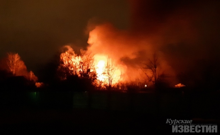 Курск. Пожар на 7-м Суворовском переулке предположительно произошёл из-за короткого замыкания Курск. Пожар на 7-м Суворовском переулке предположительно произошёл из-за короткого замыкания