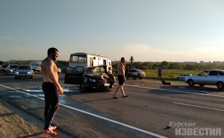 7 человек пострадали в ДТП под Курском 7 человек пострадали в ДТП под Курском