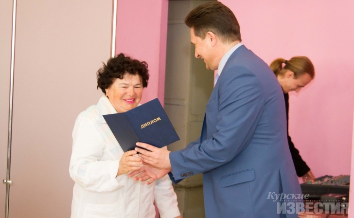 Курск. Слушателям университета пожилого человека вручат дипломы Курск. Слушателям университета пожилого человека вручат дипломы