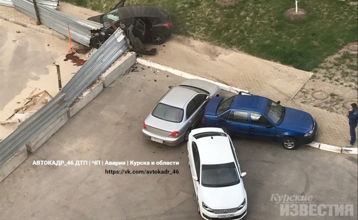 Курск. Пьяный автомобилист столкнулся с тремя машинами Курск. Пьяный автомобилист столкнулся с тремя машинами