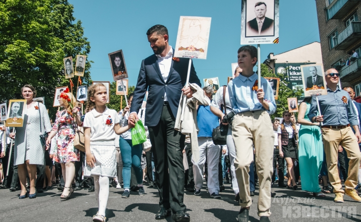 Течёт река «Бессмертного полка»... Течёт река «Бессмертного полка»...