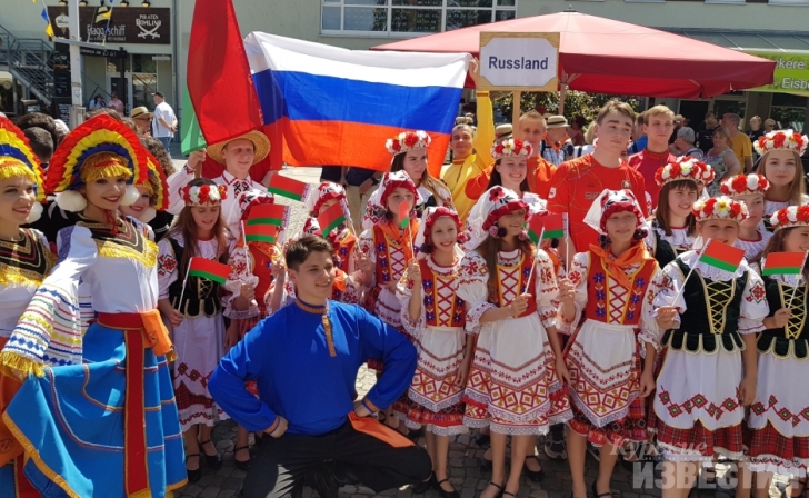 Курский ансамбль выступил на Международном фестивале «Фольклорная лавина» в Германии Курский ансамбль выступил на Международном фестивале «Фольклорная лавина» в Германии