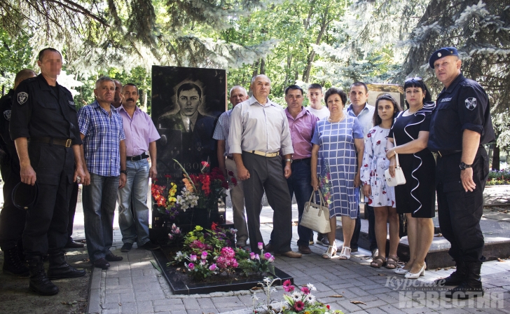 Курск. Сотрудники Росгвардии почтили память сослуживца Курск. Сотрудники Росгвардии почтили память сослуживца