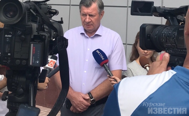 Мэр Курска Николай Овчаров прокомментировал ситуацию с асфальтом на проспекте Победы Мэр Курска Николай Овчаров прокомментировал ситуацию с асфальтом на проспекте Победы