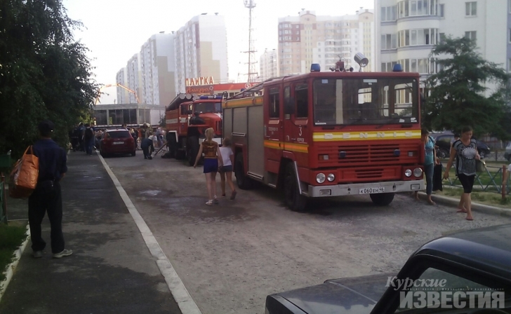 В Курске на проспекте Вячеслава Клыкова горели четыре квартиры В Курске на проспекте Вячеслава Клыкова горели четыре квартиры