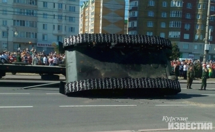 В США посмеялись над падением танка в Курске В США посмеялись над падением танка в Курске