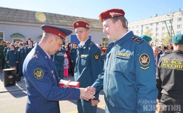 Курские кадеты УФСИН приняли присягу и получили удостоверения Курские кадеты УФСИН приняли присягу и получили удостоверения