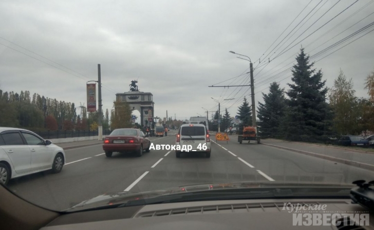 Курск. На проспект Победы вернули лежачих полицейских Курск. На проспект Победы вернули лежачих полицейских