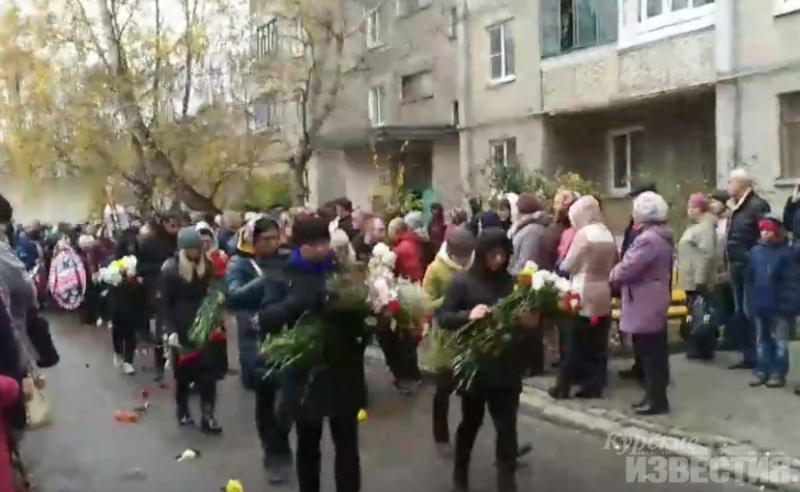 Курская область. Железногорцы простились с погибшим школьником Курская область. Железногорцы простились с погибшим школьником