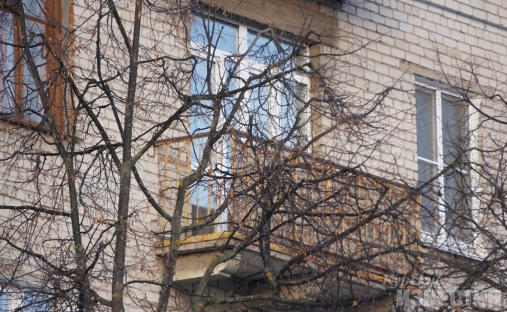Курская область. В Железногорске выпал с 4 этажа и погиб 28-летний мужчина Курская область. В Железногорске выпал с 4 этажа и погиб 28-летний мужчина