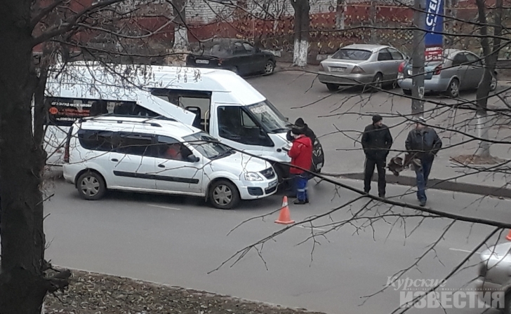 В Курске в ДТП с маршруткой пострадала пассажирка В Курске в ДТП с маршруткой пострадала пассажирка