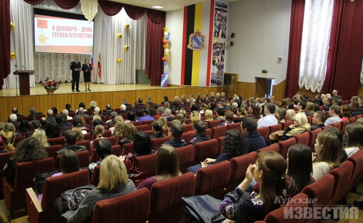 Курских полицейских наградили за значимые поступки Курских полицейских наградили за значимые поступки