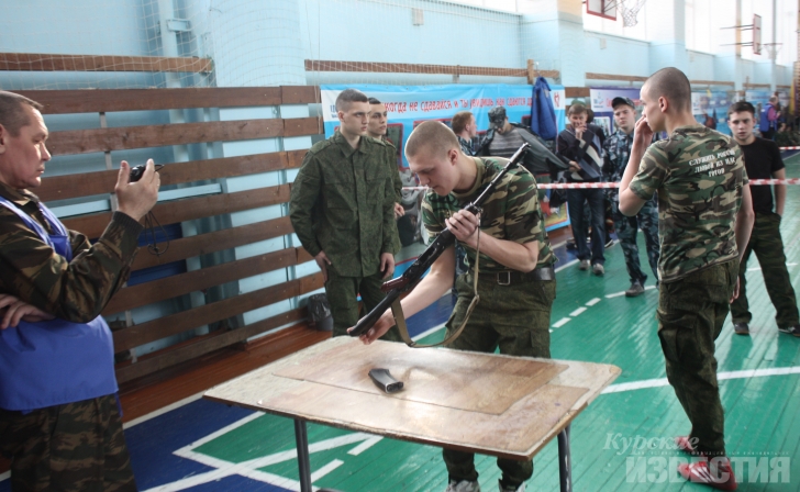 В Курске прошел патриотический турнир среди старшеклассников В Курске прошел патриотический турнир среди старшеклассников