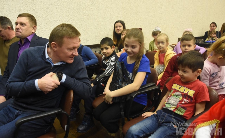 Врио губернатора Курской области пришел на «елку» в Понырях Врио губернатора Курской области пришел на «елку» в Понырях