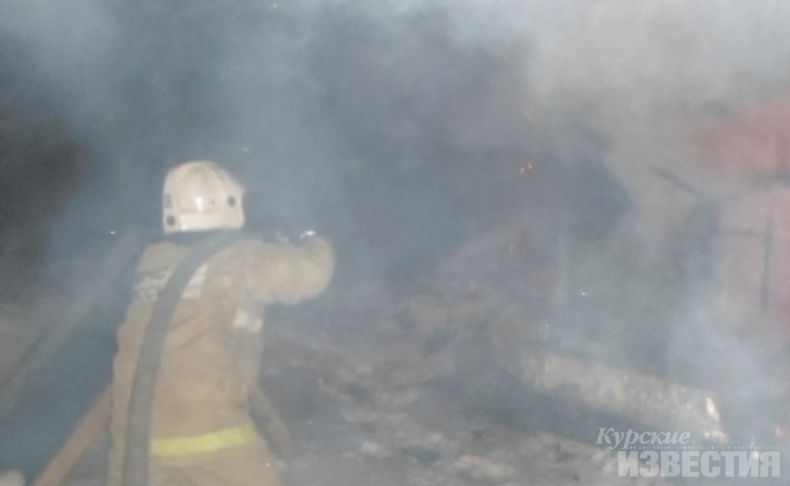 В Курском районе сгорела надворная постройка В Курском районе сгорела надворная постройка