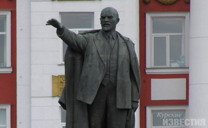 Курск. Памятник Ленину на Красной площади хотят отремонтировать Курск. Памятник Ленину на Красной площади хотят отремонтировать
