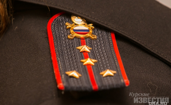 Курская область. Прокуратура вступилась за сотрудницу полиции, с куртки которой сорвали погон Курская область. Прокуратура вступилась за сотрудницу полиции, с куртки которой сорвали погон