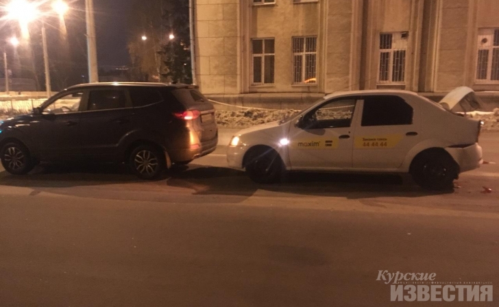 В Курске произошло тройное ДТП В Курске произошло тройное ДТП