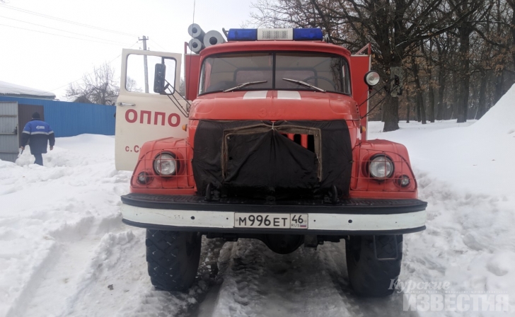 Курская область. Во время пожара в доме обрушилась крыша Курская область. Во время пожара в доме обрушилась крыша
