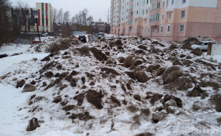 Курск. На проспекте Победы появилась несанкционированная свалка снега Курск. На проспекте Победы появилась несанкционированная свалка снега