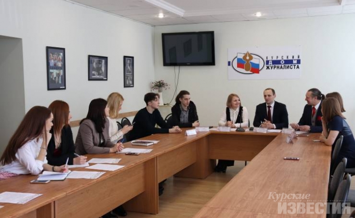 Талантливые курские студенты и молодёжные чиновники провели пресс-конференцию на тему «Студенческой весны Соловьиного края» Талантливые курские студенты и молодёжные чиновники провели пресс-конференцию на тему «Студенческой весны Соловьиного края»