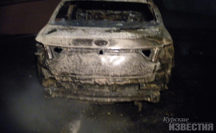 В Курске сгорели два автомобиля В Курске сгорели два автомобиля