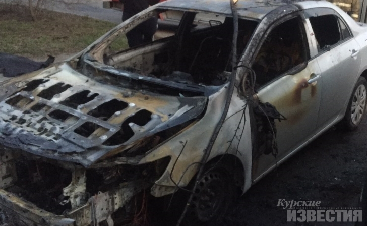 В Курске сгорел ещё один автомобиль В Курске сгорел ещё один автомобиль